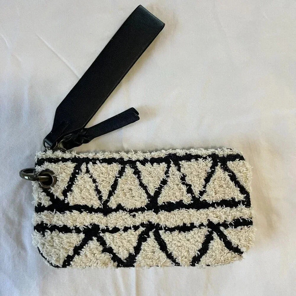 Universal Thread Handbags - Universal Thread | Black and White Soft Exterior Clutch Wristlet w Black Strap